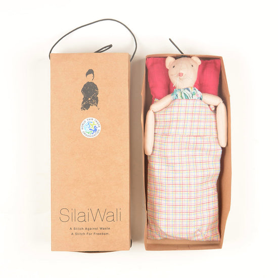 Load image into Gallery viewer, Isla Mini Doll (2)

