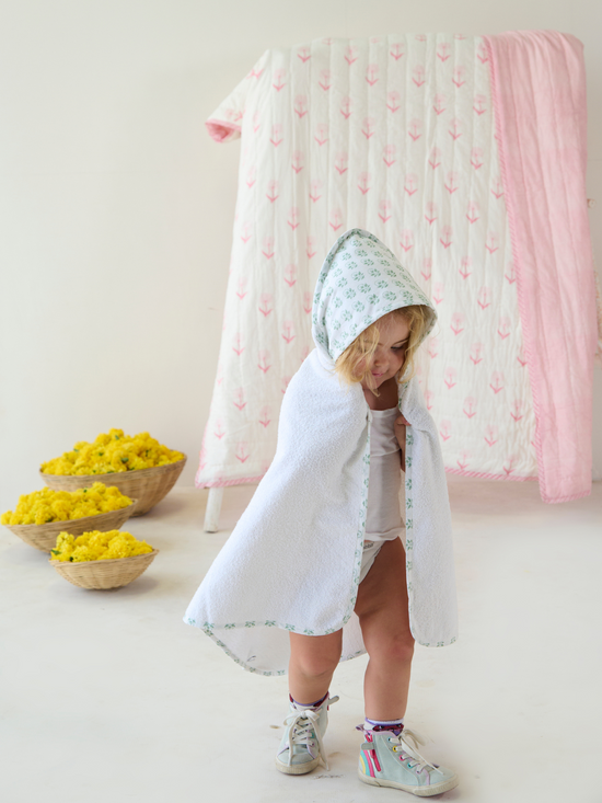 Load image into Gallery viewer, Green Hooded Toddler / Baby Towel
