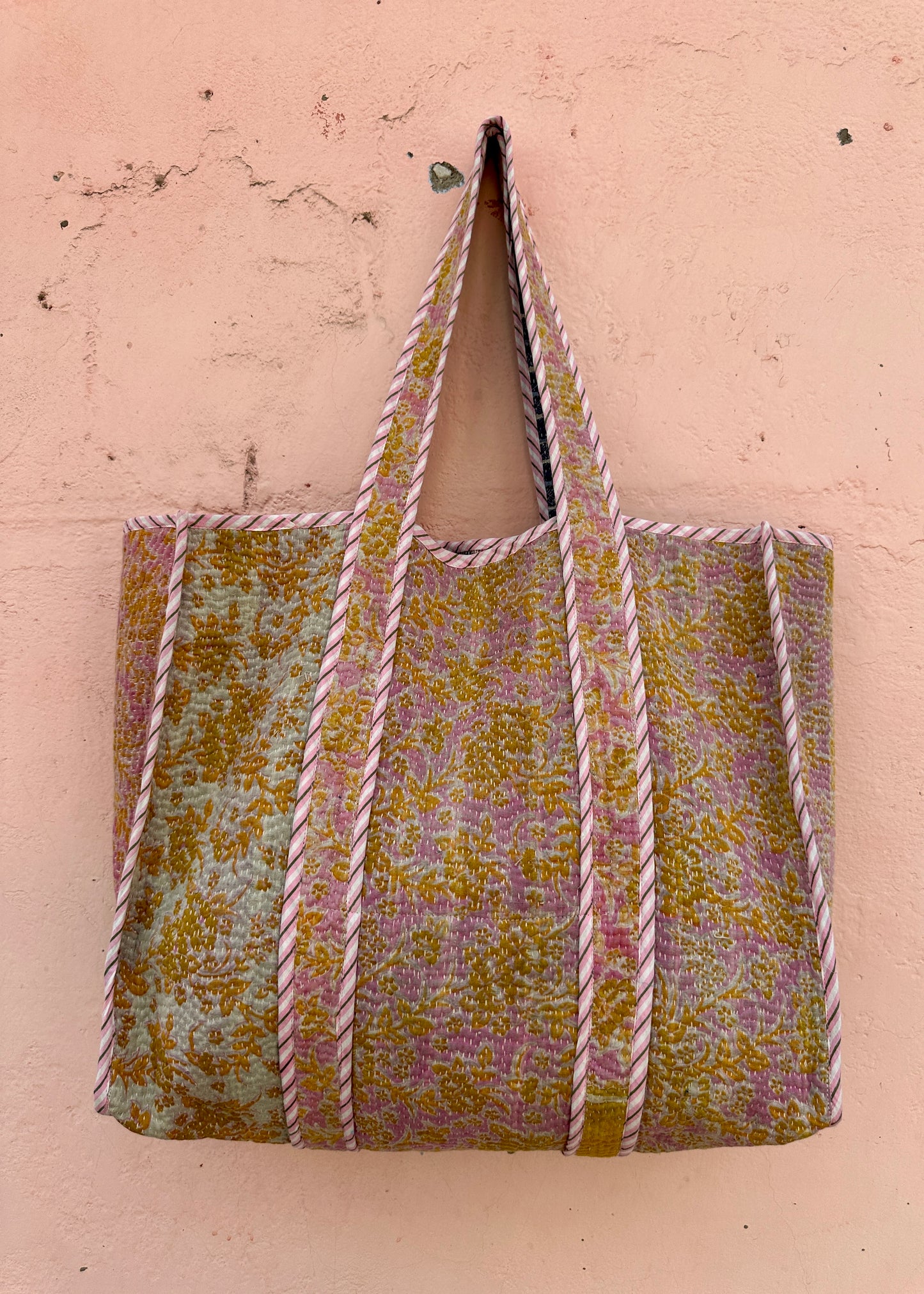 Load image into Gallery viewer, Kantha Tote Bag (10)
