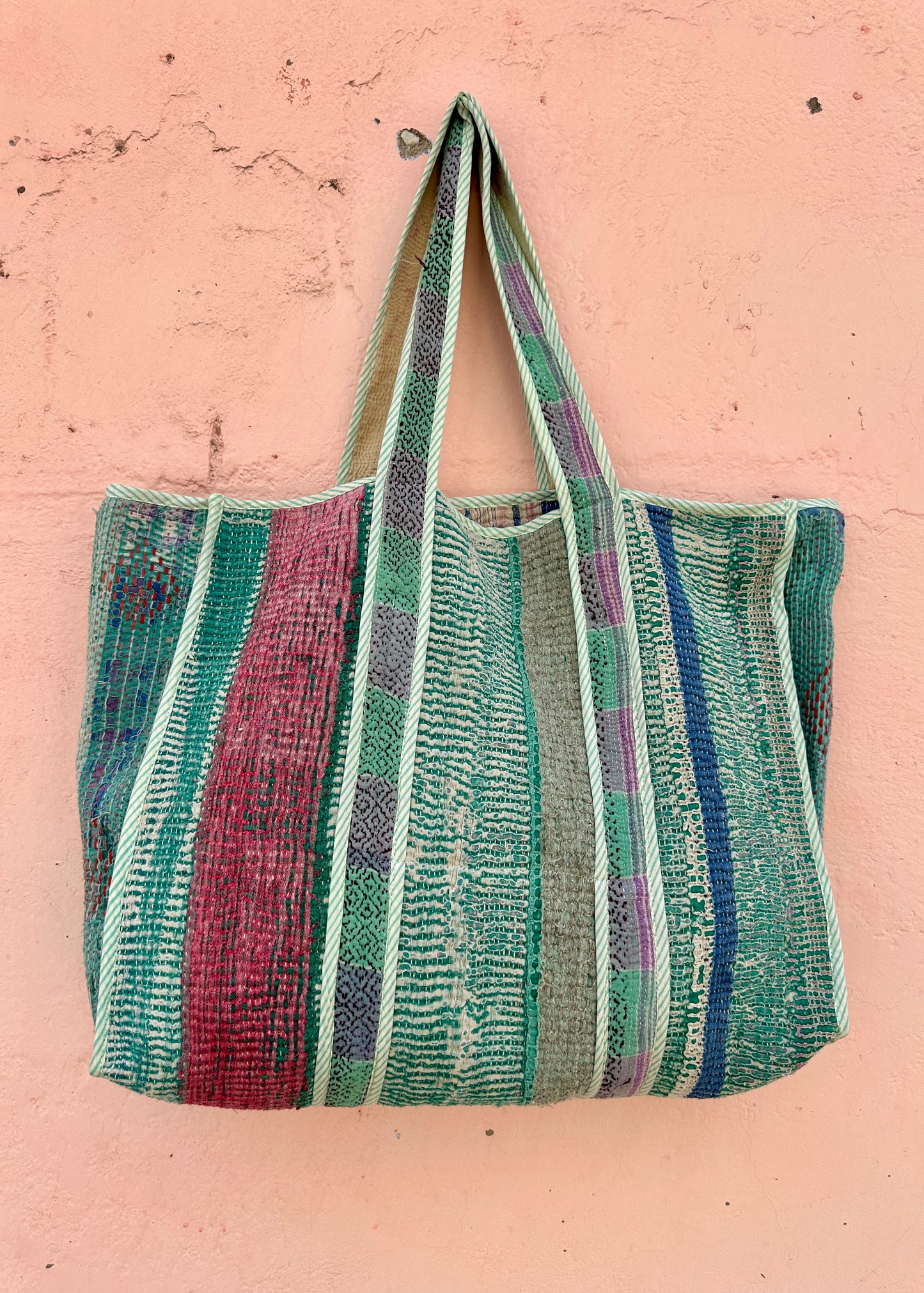 Load image into Gallery viewer, Kantha Tote Bag (15)
