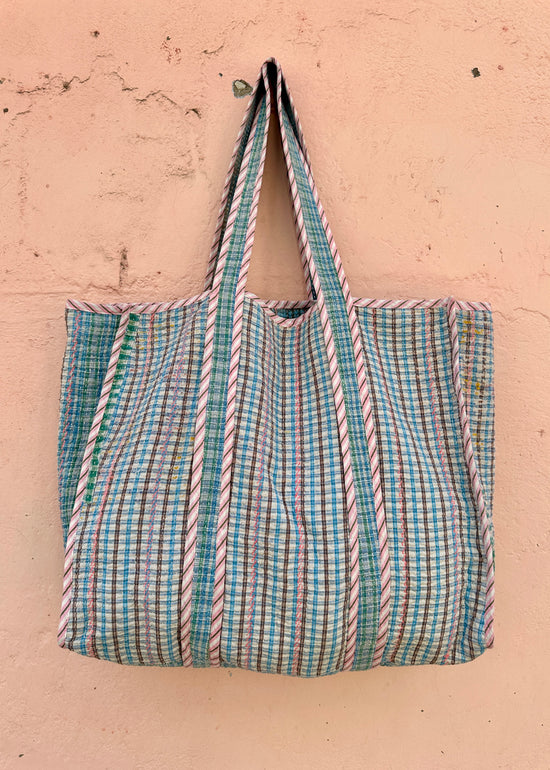 Load image into Gallery viewer, Kantha Tote Bag (8)
