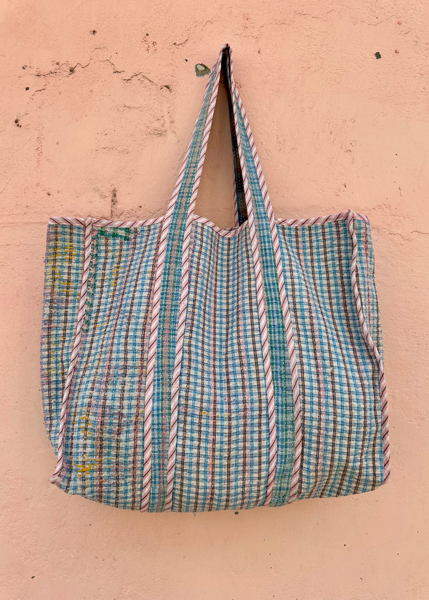 Load image into Gallery viewer, Kantha Tote Bag (8)
