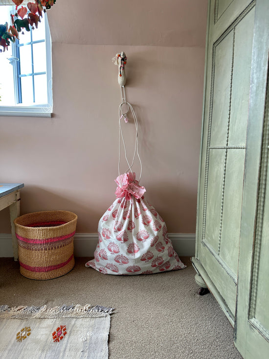 Load image into Gallery viewer, Pink Peacock Sack
