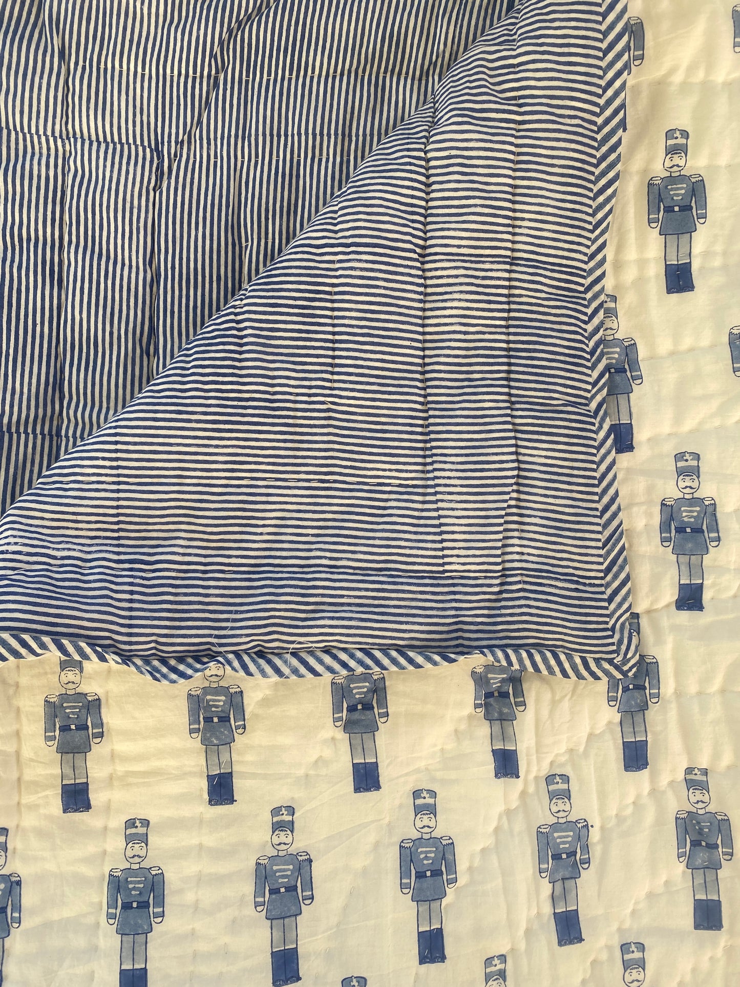 Load image into Gallery viewer, Toy Soldier Organic Cotton Cot / Bed Quilt
