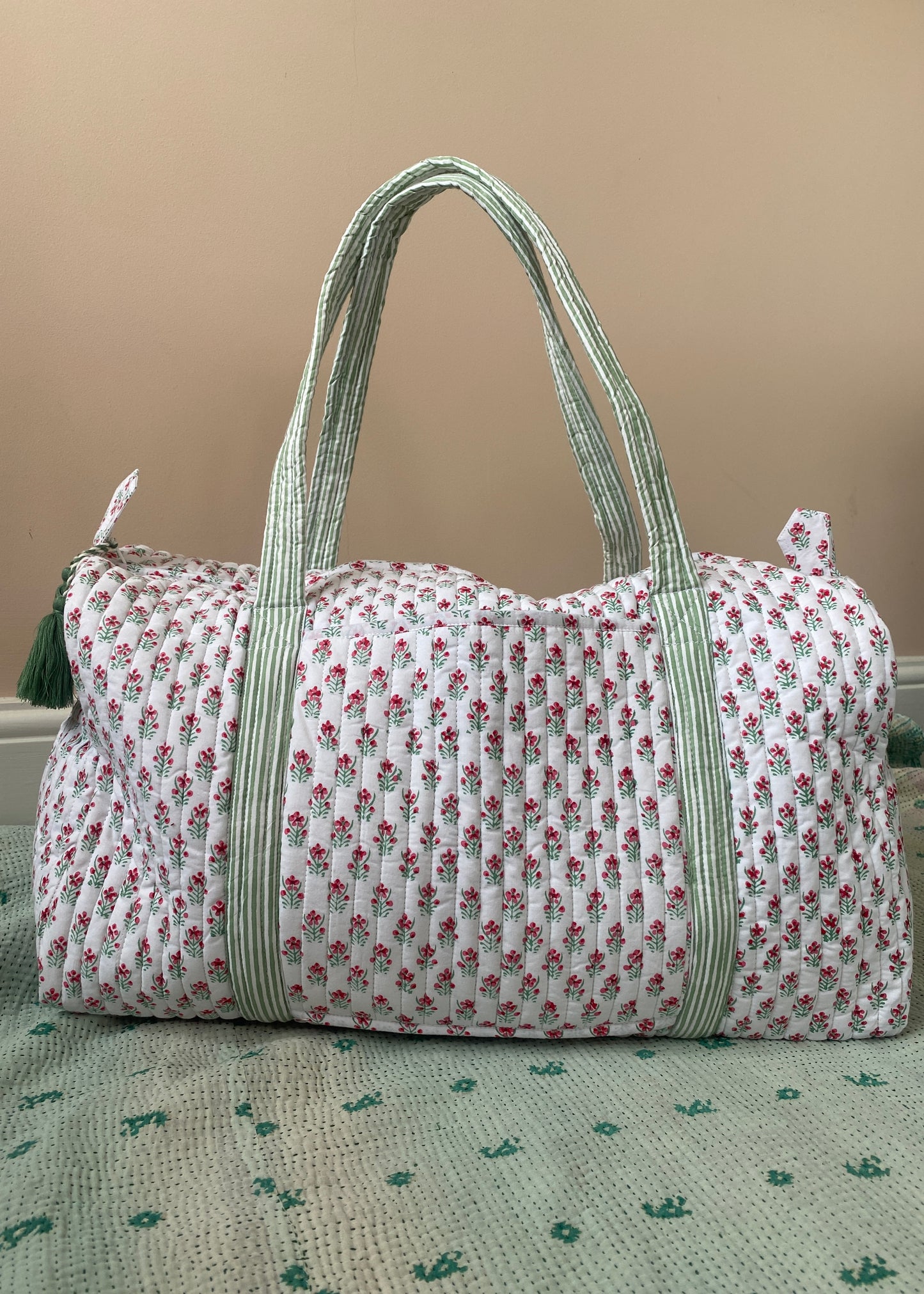 Load image into Gallery viewer, Pink Flower Quilted Duffle Bag
