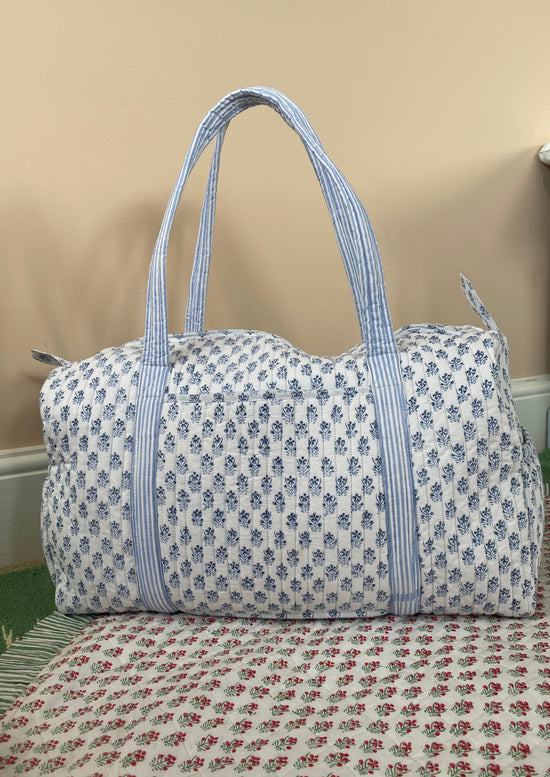 Load image into Gallery viewer, Blue Flower Quilted Duffle Bag
